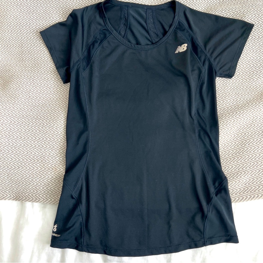 NEW BALANCE WOMENS BLACK LIGHTWEIGHT ACTIVEWEAR RUNNING SHIRT TOP SZ XS